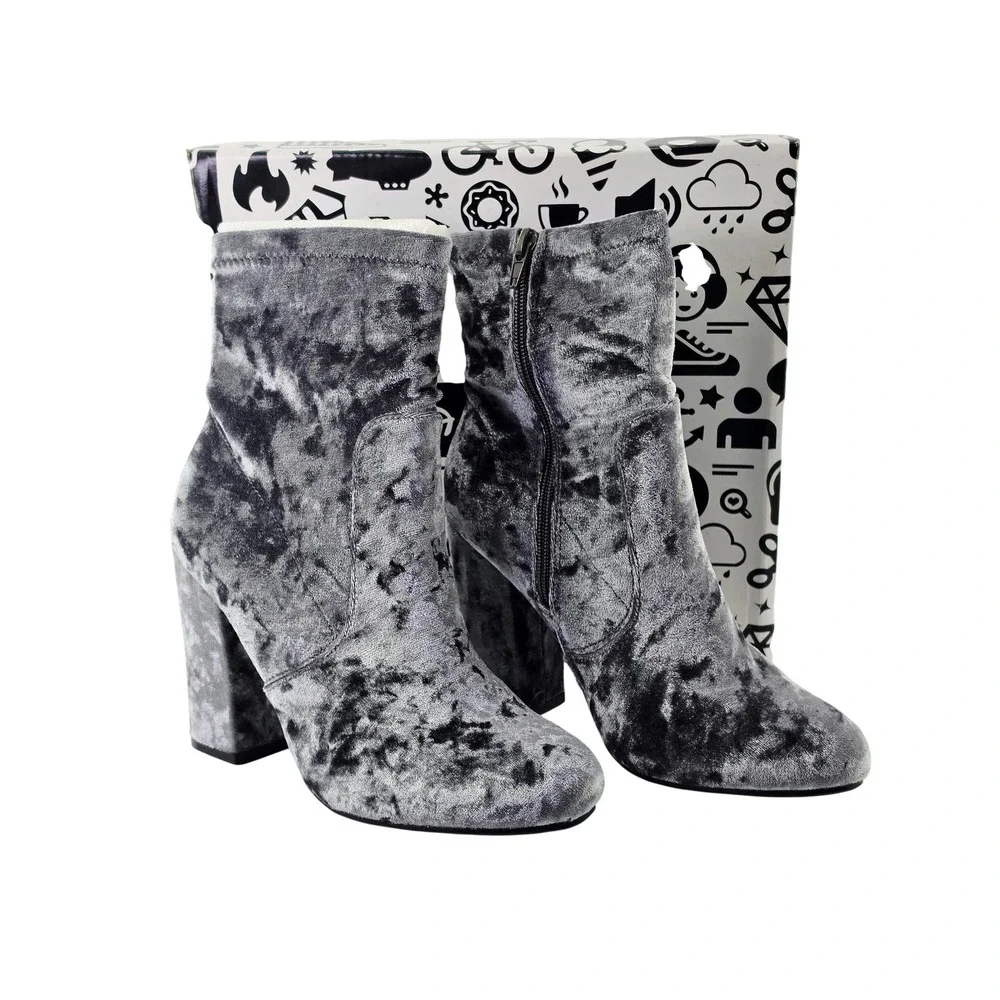 Bamboo Namaste-07S Gray Crushed Velvet Block Heel‎ Ankle Boots Size 7